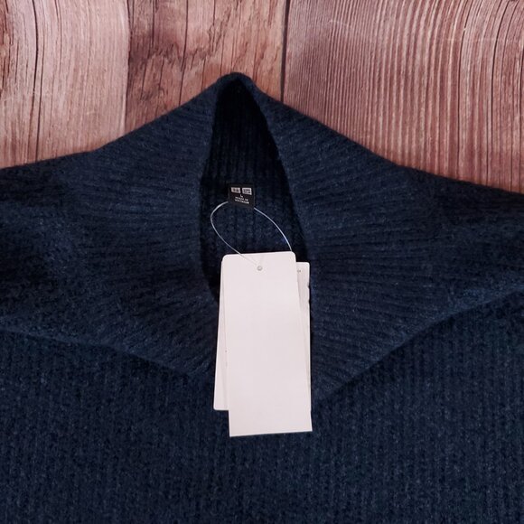 NWT Uniqlo Mens Size Large 3D Knit Souffle Yarn Mock Neck Sweater Navy Blue - Picture 4 of 12